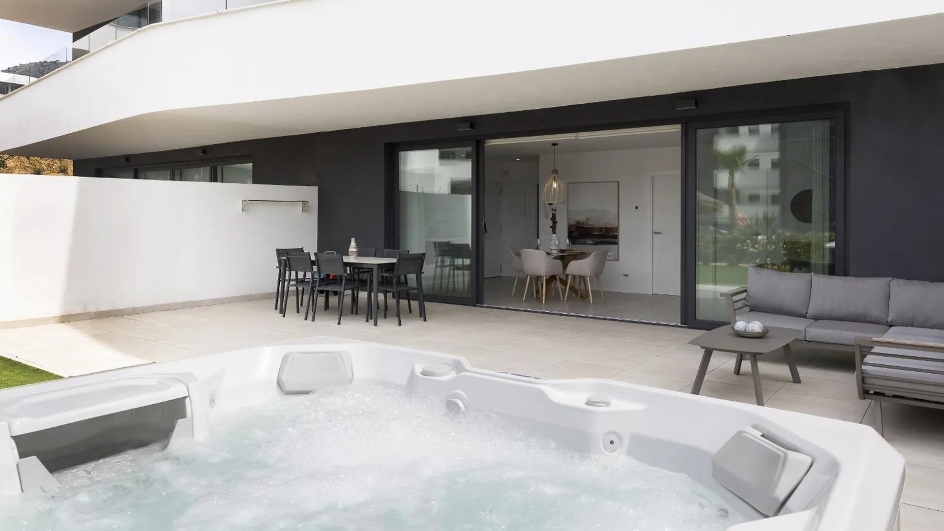 Premium Garden Suite With Jacuzzi In Higueron Fuengirola Lejlighed