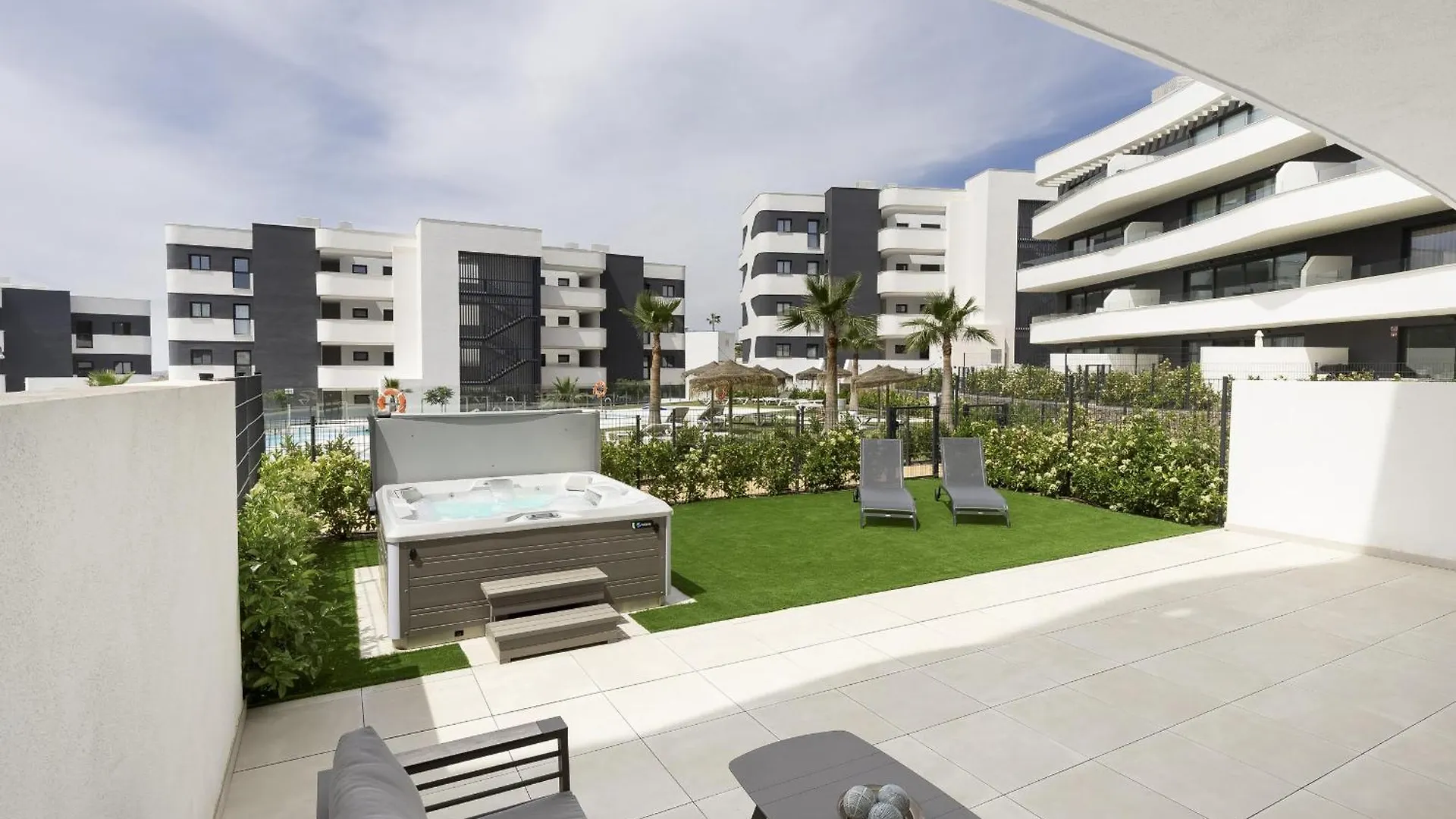 Premium Garden Suite With Jacuzzi In Higueron Fuengirola 0*,  Spanien