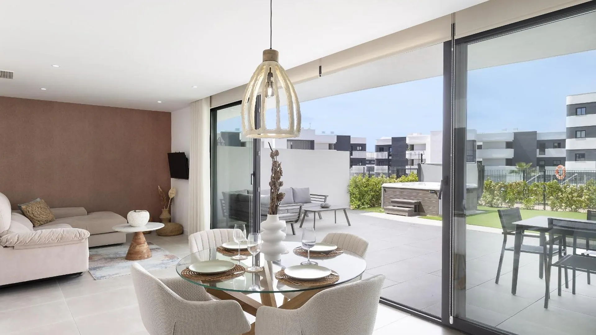 Premium Garden Suite With Jacuzzi In Higueron location