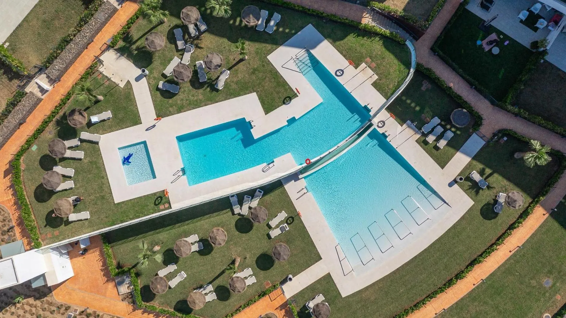 Premium Garden Suite With Jacuzzi In Higueron Fuengirola